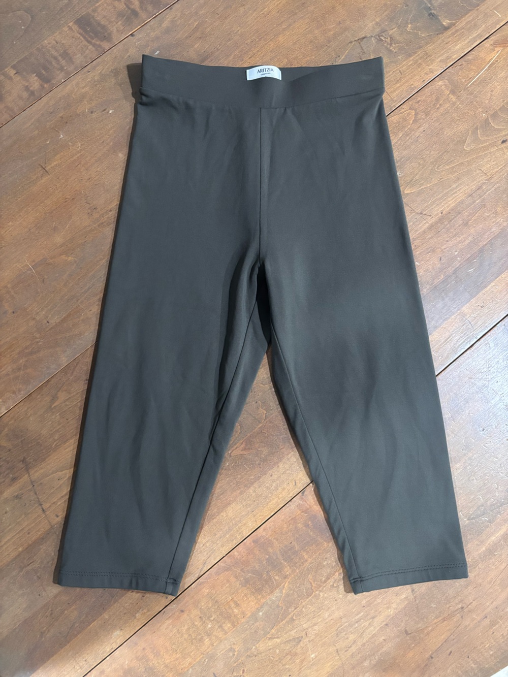 Aritzia Original Contour Archetype Dark Olive Capri Size S